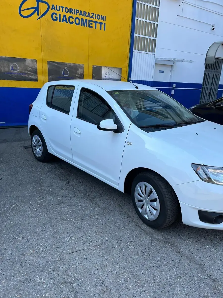 Usata Dacia Sandero Ambiance 72 CV (52 kW) 2015 Bianco Utilitaria