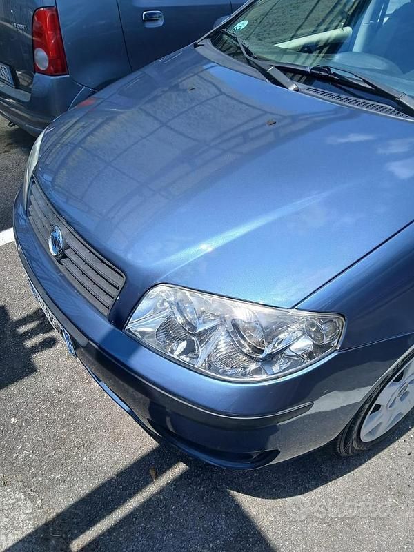 Usata Fiat Punto 80 CV (58 kW) 2004 Blu Utilitaria