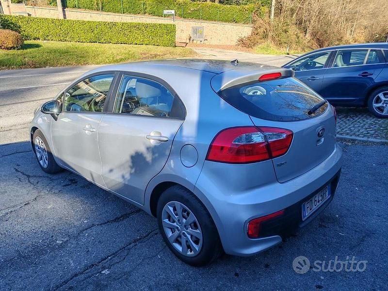 Usata Kia Rio 84 CV (61 kW) 2016 Bianco Berlina