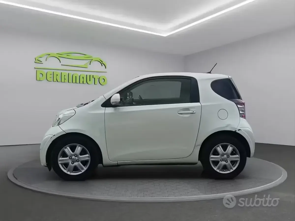 Usata Toyota iQ Lounge 68 CV (50 kW) 2013 Bianco Utilitaria