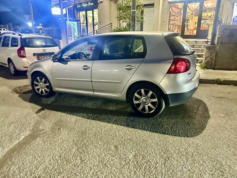 Usata VW Golf IV Sportline 140 CV (102 kW) 2005 Argento Berlina