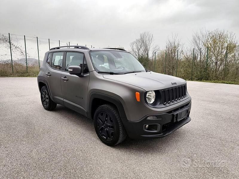 Usata Jeep Renegade Night Eagle 140 CV (102 kW) 2016 Grigio SUV