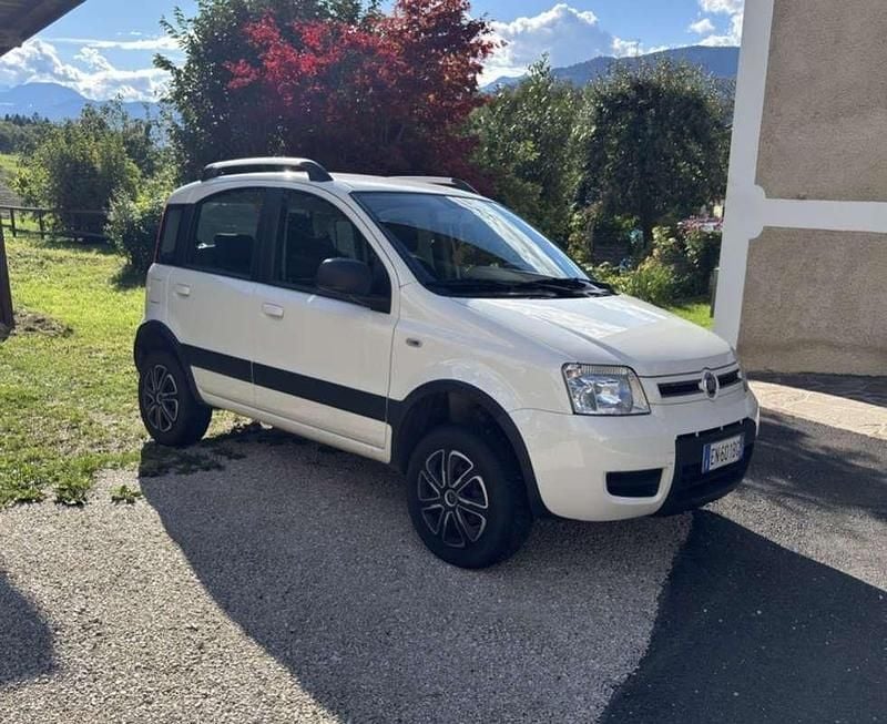 Bianco Usata 2012 Fiat Panda 4x4 Due volumi | 9000 € (Buon prezzo) - Immagine 1/4