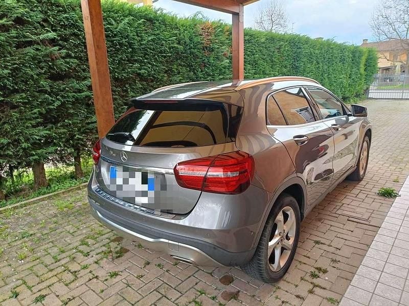 Usata Mercedes GLA200 136 CV (100 kW) 2017 Grigio SUV