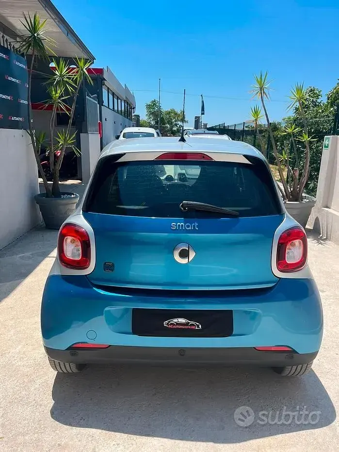 Usata Smart ForFour Electric Drive Pulse 41 kW (56 CV) 2021 Bluazzurro Utilitaria