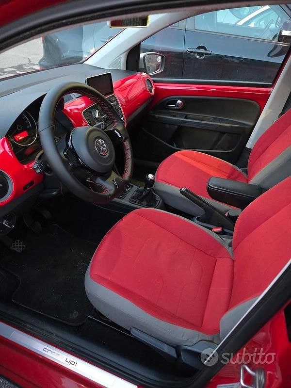 Usata VW cross up! 75 CV (55 kW) 2014 Rosso Utilitaria