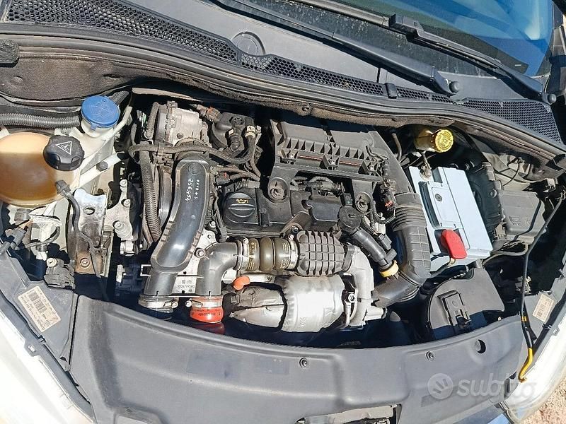 Usata Peugeot 208 75 CV (55 kW) 2016 Nero Utilitaria