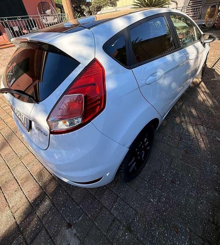 Usado Ford Fiesta 75 CV (55 kW) 2015 Utilitario