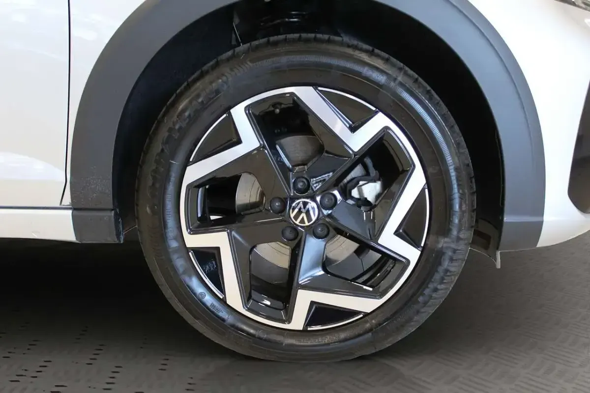 Usata VW Taigo R-line 116 CV (85 kW) 2025 Argento SUV