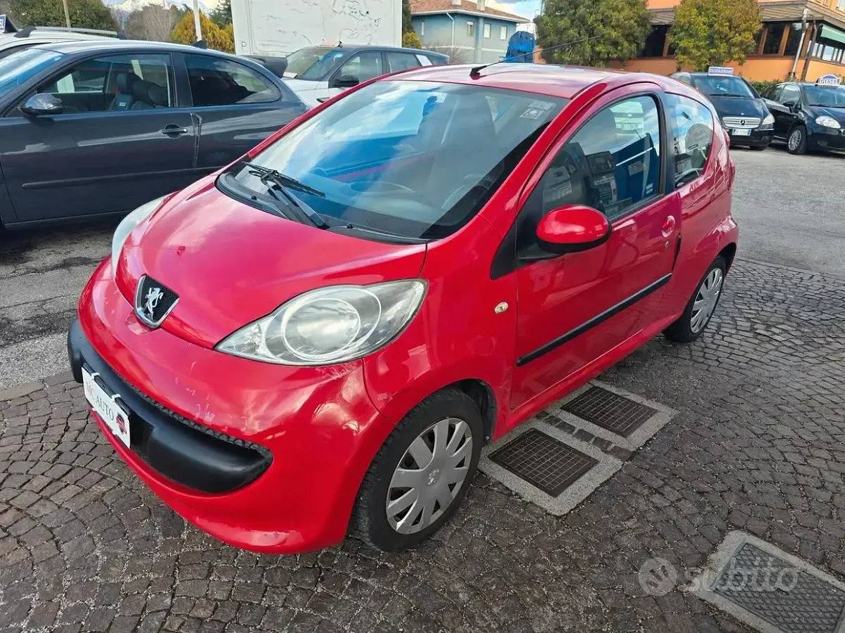 Usata Peugeot 107 68 CV (50 kW) 2007 Rosso Utilitaria