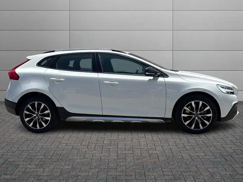 Usata Volvo V40 CC Plus 120 CV (88 kW) 2019 Bianco Station wagon