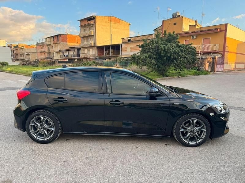 Usata Ford Focus ST-Line 120 CV (88 kW) 2020 Nero Berlina