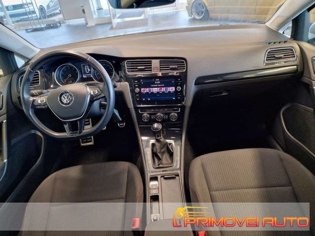 Grigio Usata 2018 VW Golf VII Trendline Tre volumi | 18.700 € (Molto cara) - Immagine 1/4