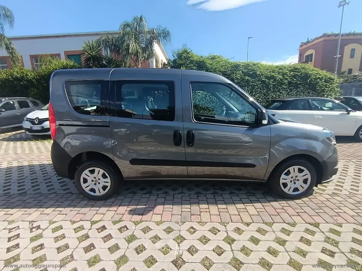 Usata Fiat Doblò Easy 90 CV (66 kW) 2022 Gray Monovolume