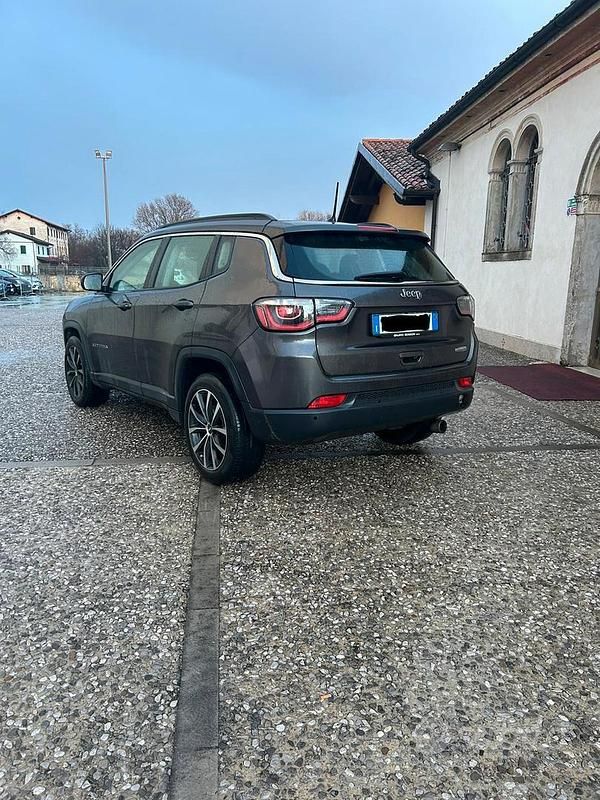 Usata Jeep Compass Longitude 136 CV (100 kW) 2017 Grigio SUV