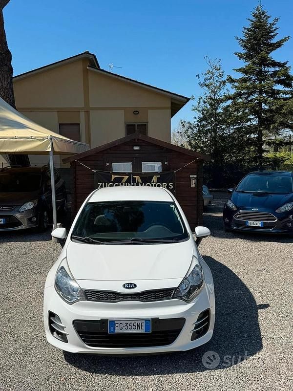 Usata Kia Rio 75 CV (55 kW) 2017 Bianco Berlina