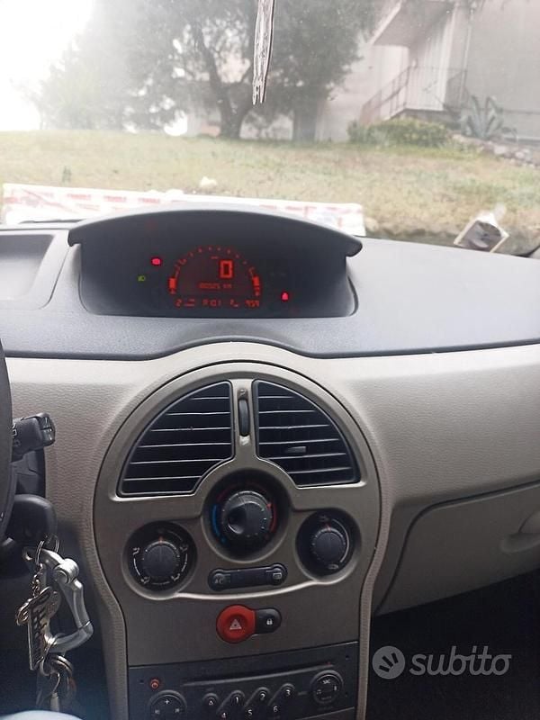 Usata Renault Modus 75 CV (55 kW) 2006 Monovolume