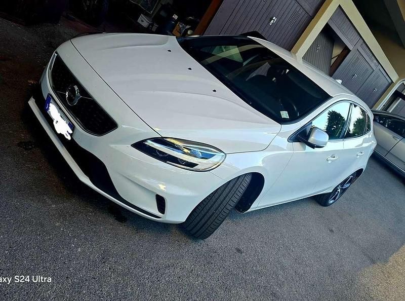 Usata Volvo V40 R-Design Kinetic 120 CV (88 kW) 2017 Bianco Station wagon