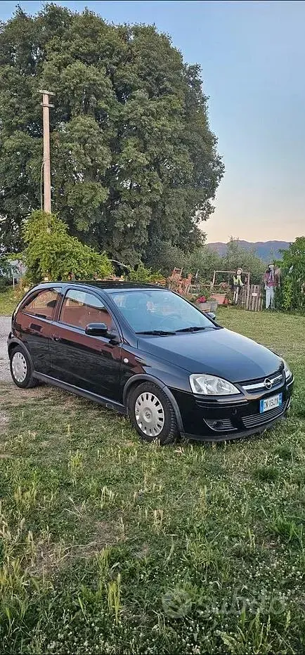 Usata Opel Corsa 60 CV (44 kW) 2004 Nero Utilitaria