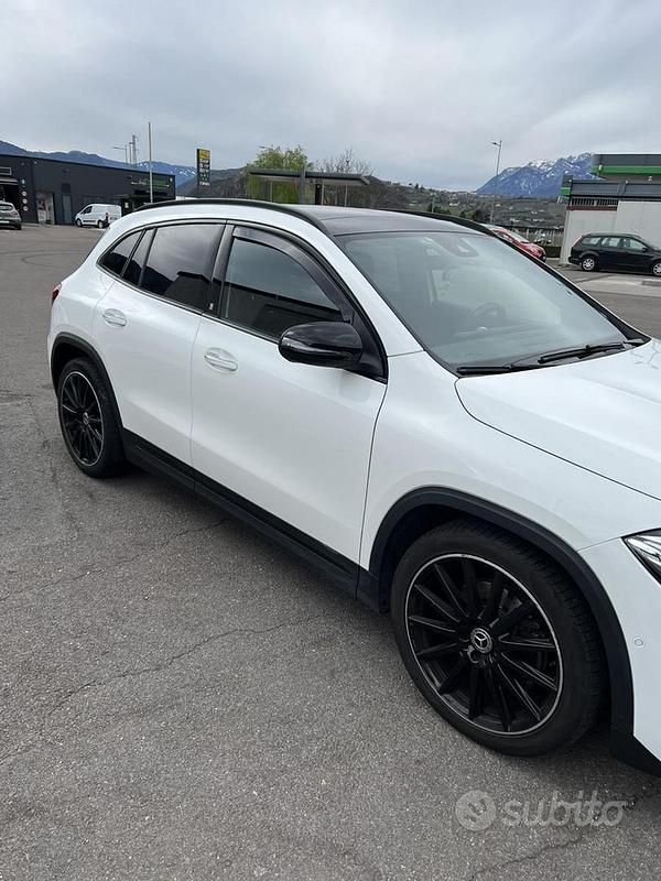 Käytetty Mercedes GLA180 AMG Line Premium 116 HP (85 kW) 2021 Valkoinen Katumaasturi