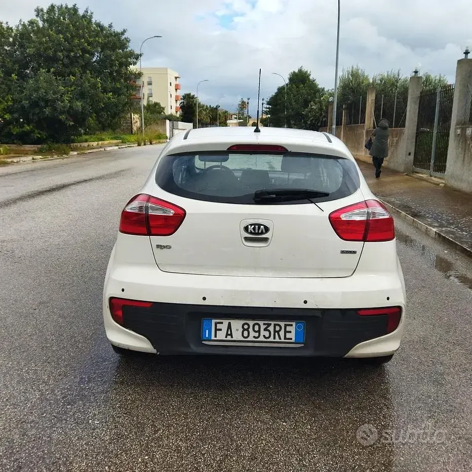 Usata Kia Rio 75 CV (55 kW) 2016 Bianco Utilitaria