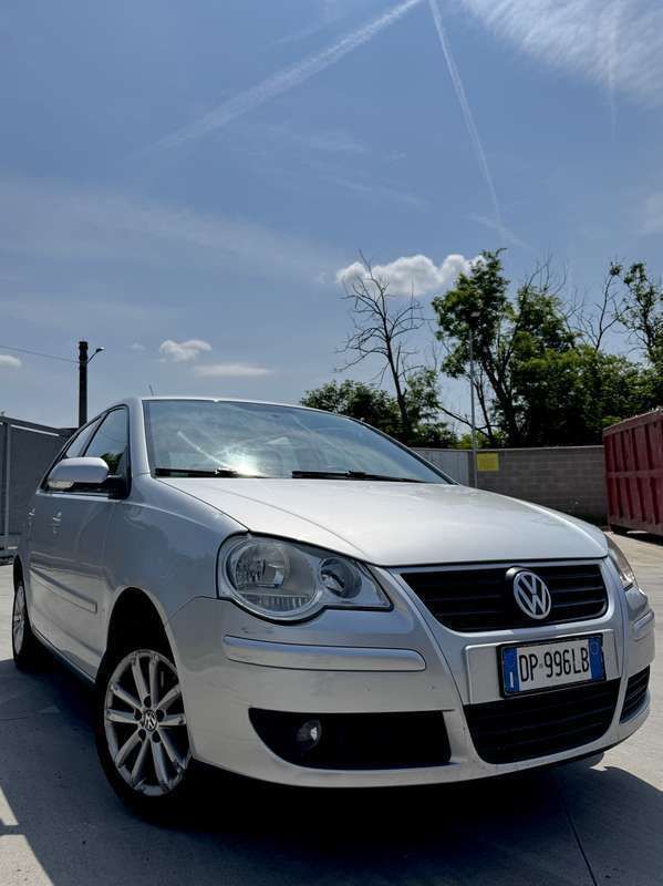 Usata 2008 VW Polo Trendline Tre volumi | 5000 € (Cara) - Immagine 1/4