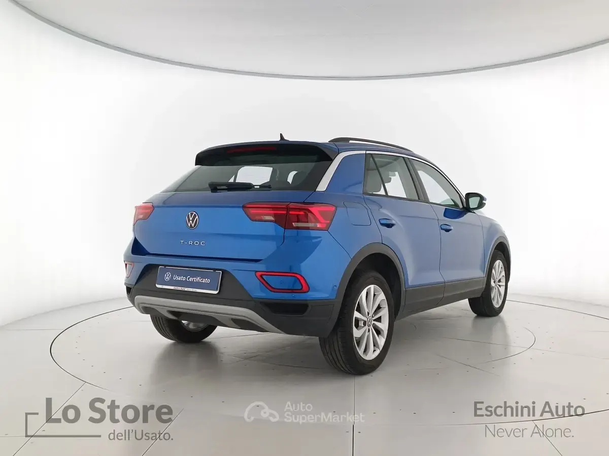 Usata VW T-Roc Life 110 CV (80 kW) 2023 Ravenna blue metallizzato SUV