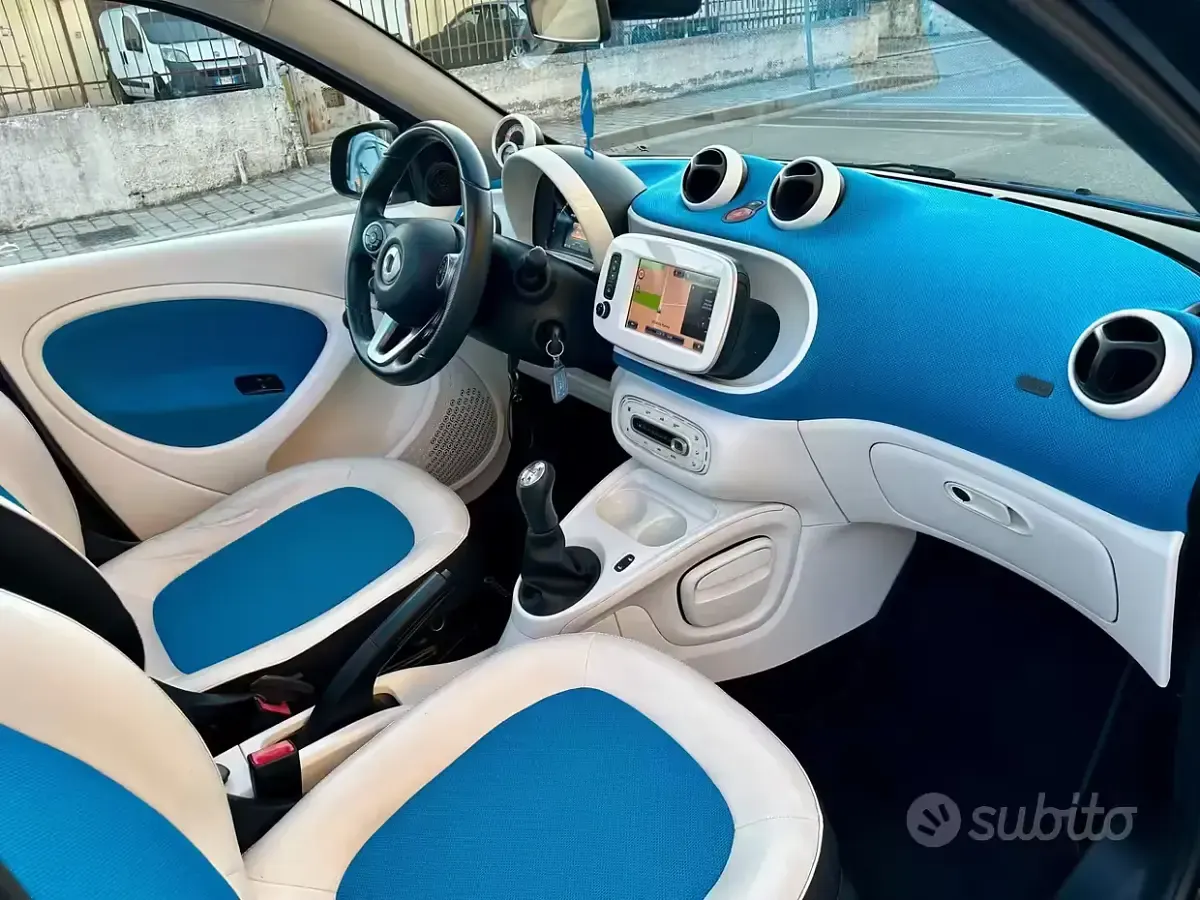 Usata Smart ForFour Proxy 71 CV (52 kW) 2015 Blu Utilitaria