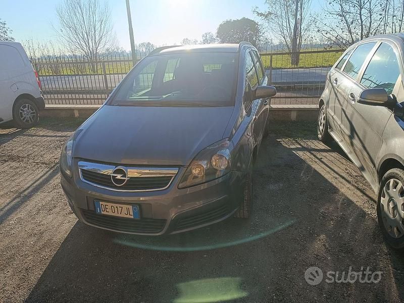 Usata Opel Zafira 101 CV (74 kW) 2006 Grigio Monovolume