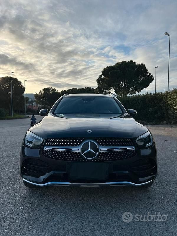 Usata Mercedes GLC300 245 CV (180 kW) 2020 Nero SUV
