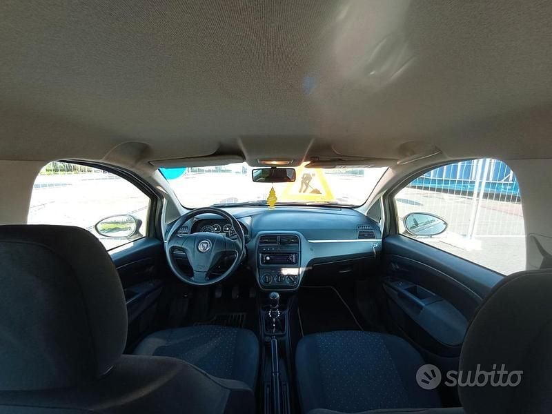 Usata Fiat Grande Punto Active 77 CV (56 kW) 2008 Grigio Utilitaria