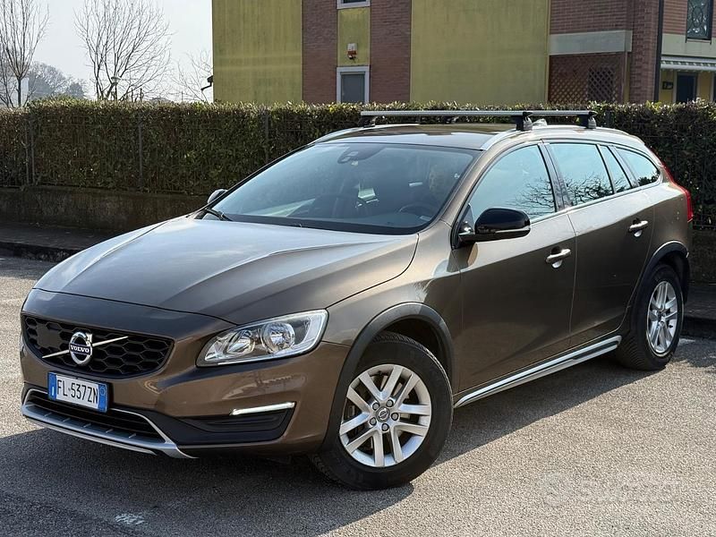 Occasion Volvo V60 CC Business Edition 150 ch (110 kW) 2017 Marron Break