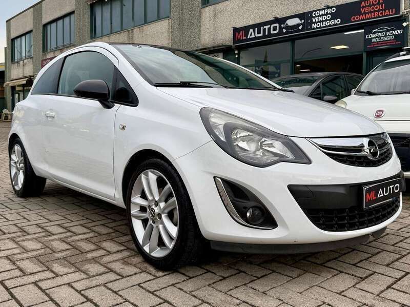 Bianco Usata 2014 Opel Corsa Tre volumi | 4500 € (Ottimo prezzo) - Immagine 1/4
