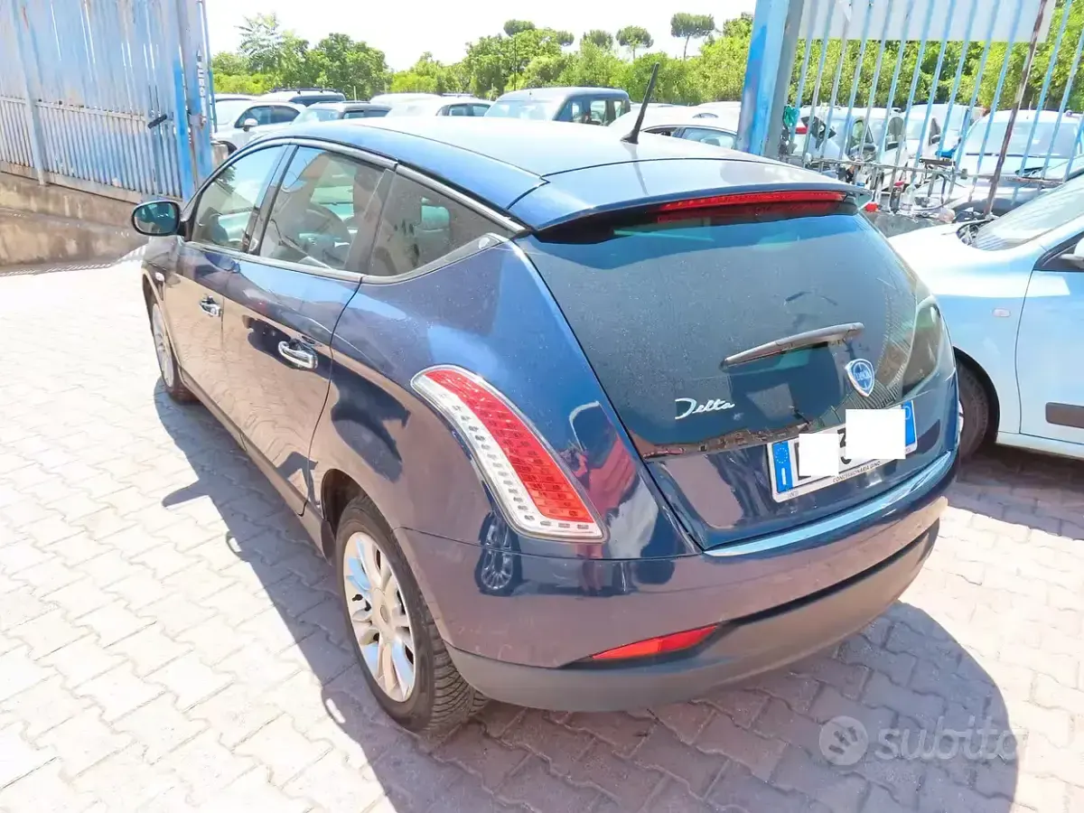 Usata Lancia Delta Gold 120 CV (88 kW) 2011 Bluazzurro Utilitaria