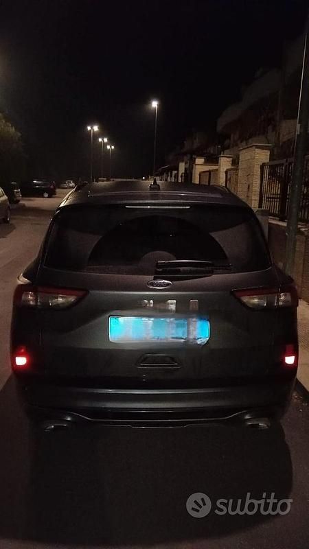 Usata Ford Kuga 120 CV (88 kW) 2023 Grigio SUV