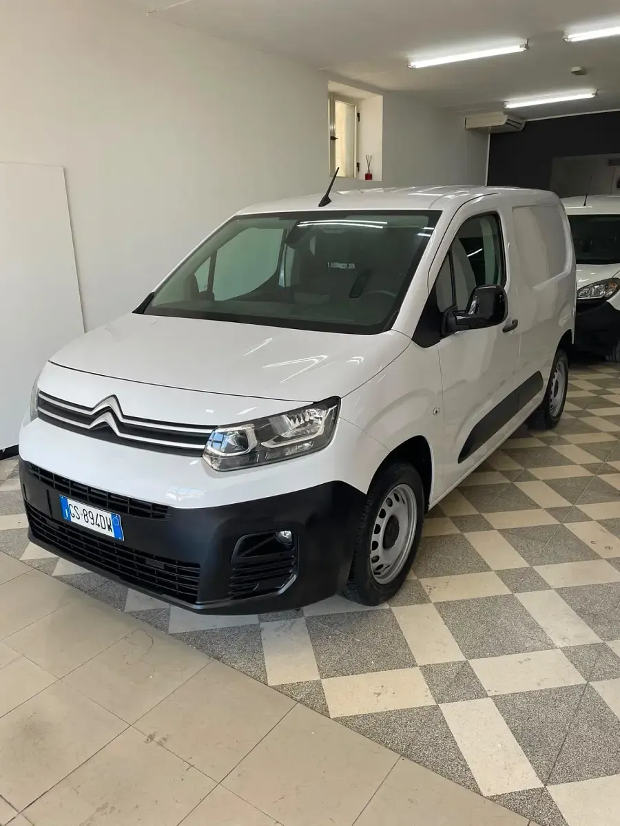 Usata Citroën Berlingo 101 CV (74 kW) 2023 Bianco Monovolume