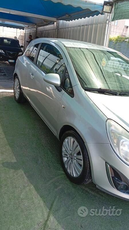 Usata Opel Corsa 60 CV (44 kW) 2012 Grigio Utilitaria