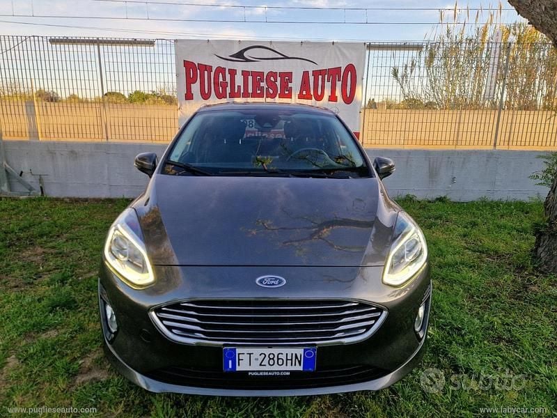 Usata Ford Fiesta Titanium 86 CV (63 kW) 2019 Grigio Utilitaria