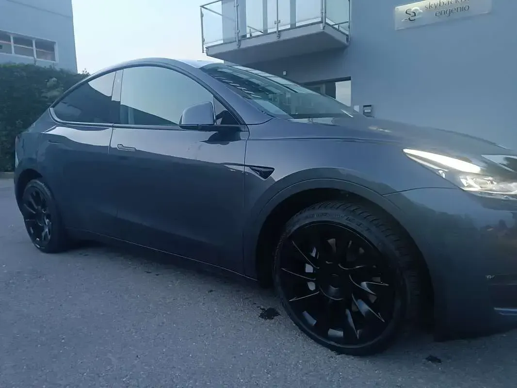 Usata Tesla Model Y Long Range AWD 378 kW (514 CV) 2022 Grigio SUV