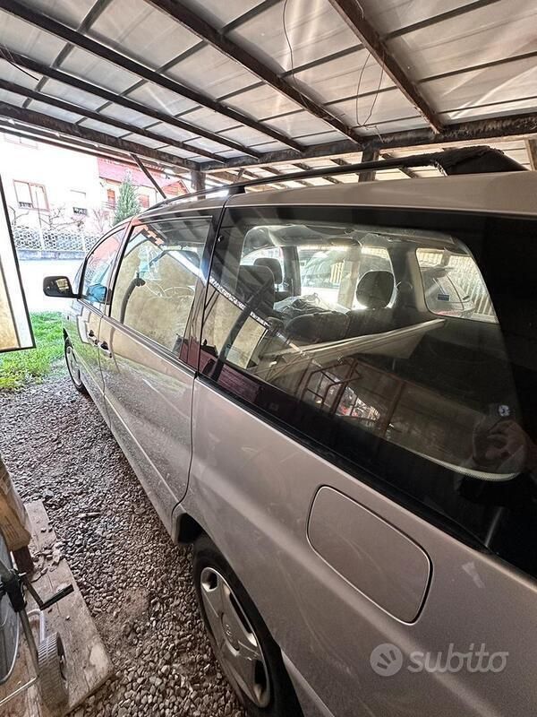 Usata Toyota Previa 116 CV (85 kW) 2001 Grigio Monovolume