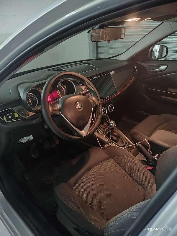 Usata Alfa Romeo Giulietta Distinctive 105 CV (77 kW) 2015 Argento Utilitaria
