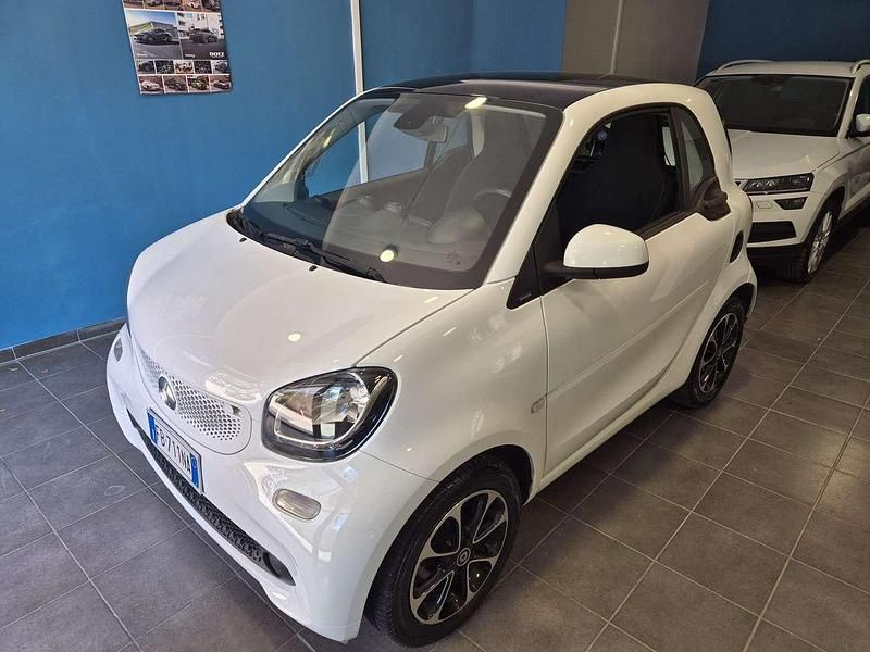 Bianco Usata 2015 Smart ForTwo Coupé Passion Due volumi | 12.900 € (Molto cara) - Immagine 1/4
