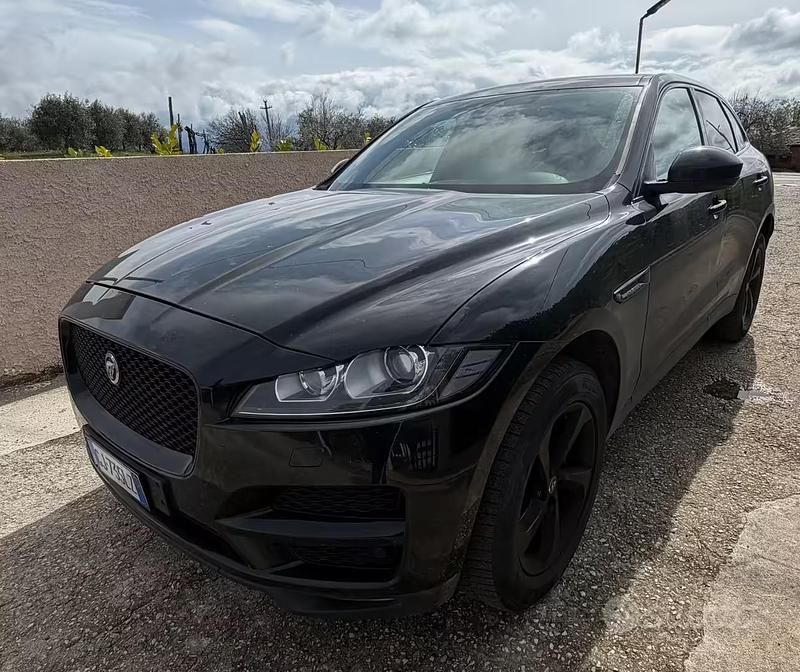 Begagnad Jaguar F-Pace R-Sport 180 HK (132 kW) 2016 Svart SUV