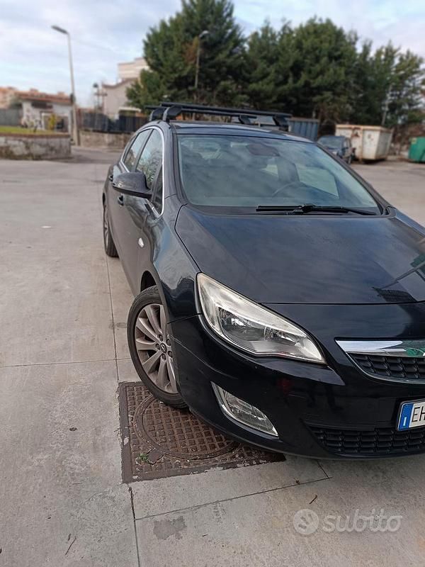 Usata Opel Astra 90 CV (66 kW) 2011 Nero Berlina