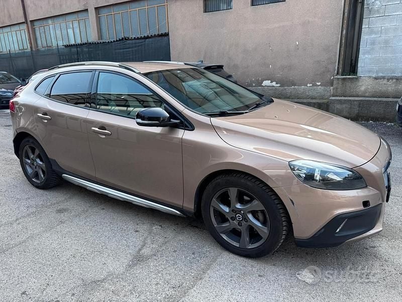 Usata Volvo V40 CC Summum 114 CV (83 kW) 2013 Marrone Station wagon