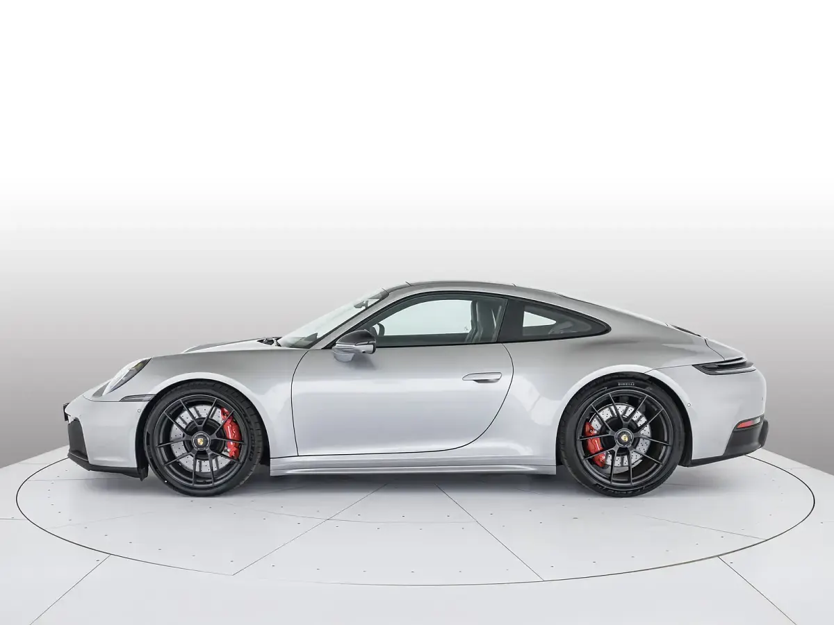 Nuova Porsche 911 Carrera 4 GTS 2026 Argento gt metallizzato Coupé