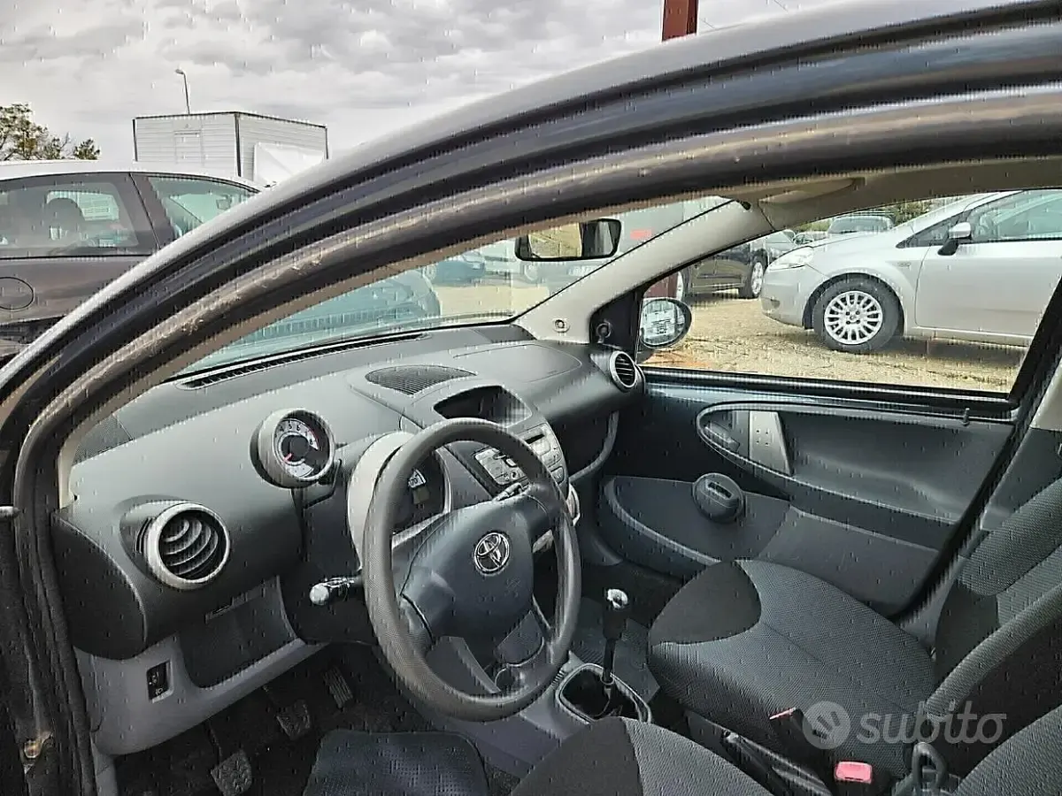 Usata Toyota Aygo 68 CV (50 kW) 2007 Grigio Utilitaria