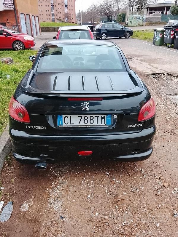 Usata Peugeot 206 CC 109 CV (80 kW) 2005 Nero Cabrio