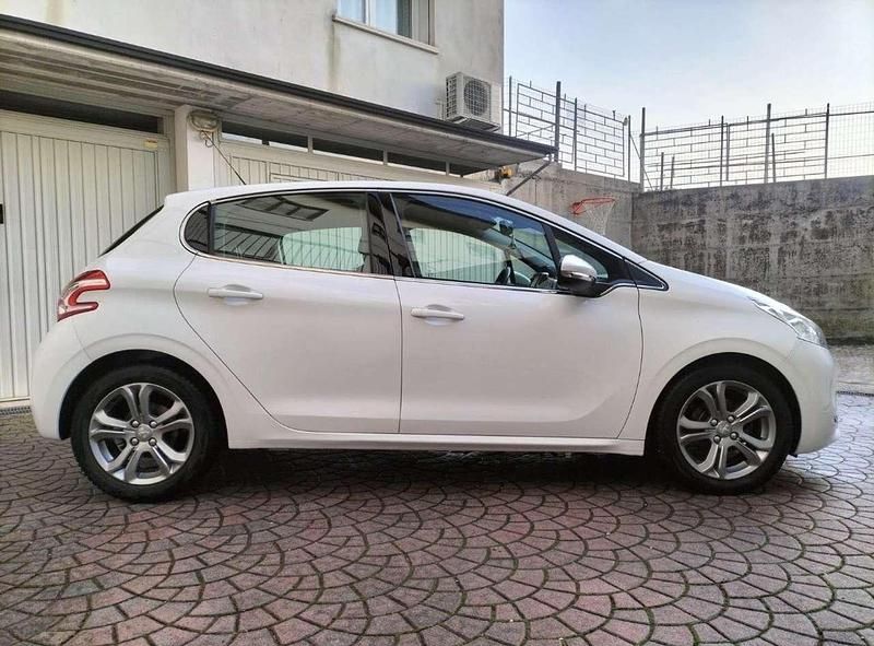 Usata Peugeot 208 Active 95 CV (69 kW) 2013 Other Utilitaria