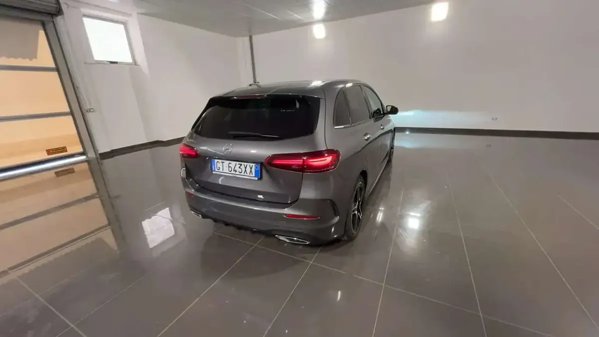 Usata Mercedes B180 AMG line 116 CV (85 kW) 2024 Grigio Utilitaria